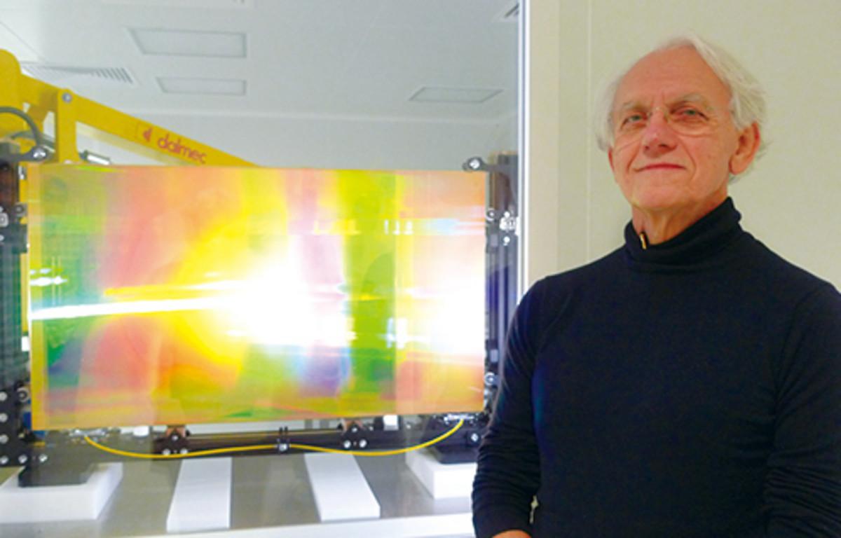 Professor Mourou and his Grating from HORIBA France