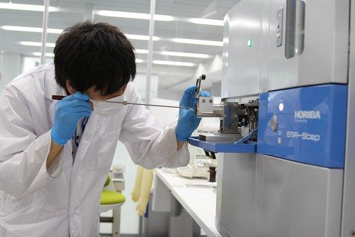 Separation and Quantitative Analysis of Carbon and Carbonates in Surface Material of Asteroids