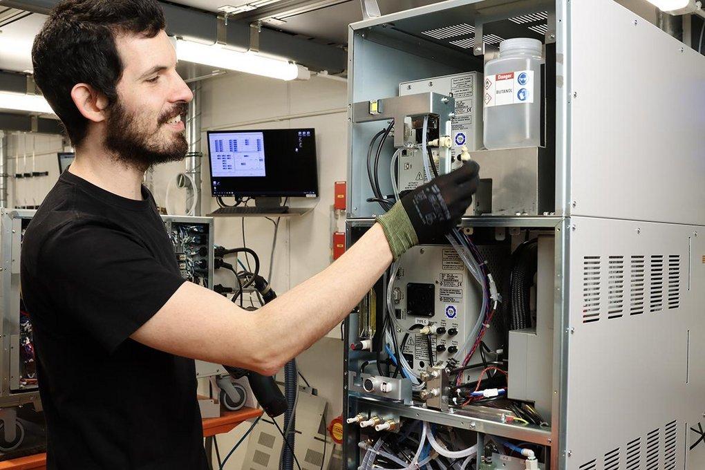 We calibrate your exhaust gas measuring devices in our calibration laboratory in Oberursel or on your premises with our mobile laboratory.