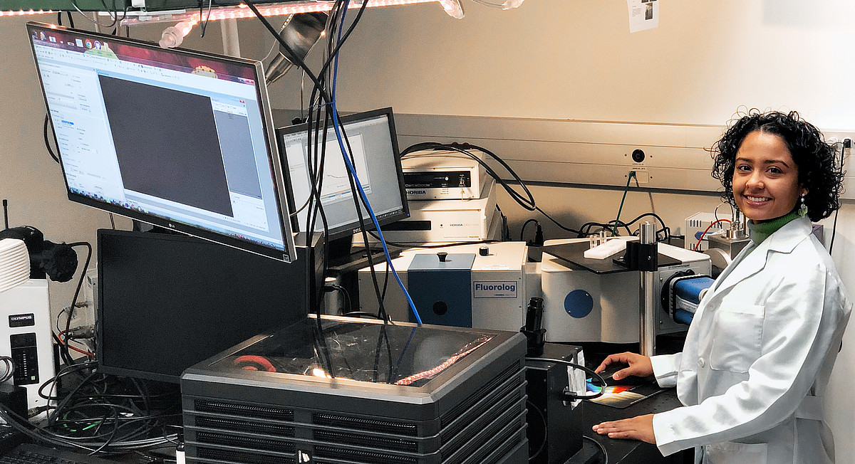 working with a highly customized HORIBA Fluorolog modular spectrofluorometer