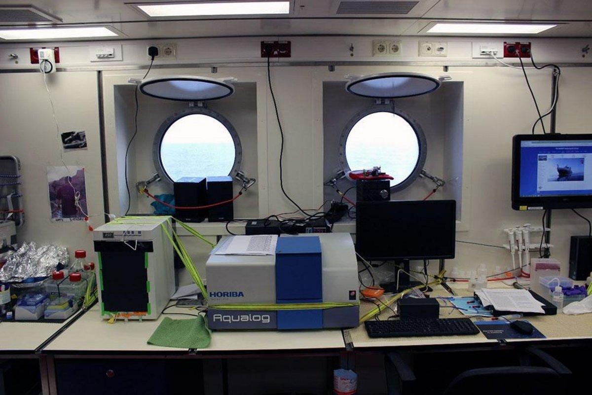 Figure 1. Aqualog in an onboard laboratory on the RV Sonne in the South Pacific in Dec 2015