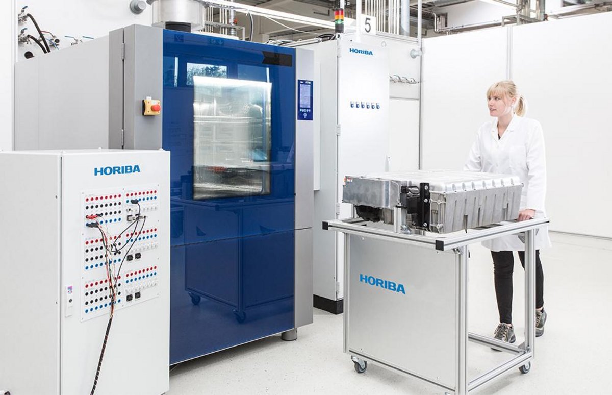 The End-of-Line battery testing system of the Evaluator series is tailored to the needs of complex production processes for batteries used in electric vehicle development.