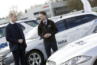 ウィリアム王子、ホリバMIRA社が保有する自動運転車両を見学 ウィリアム王子、ホリバMIRA社が保有する自動運転車両を見学