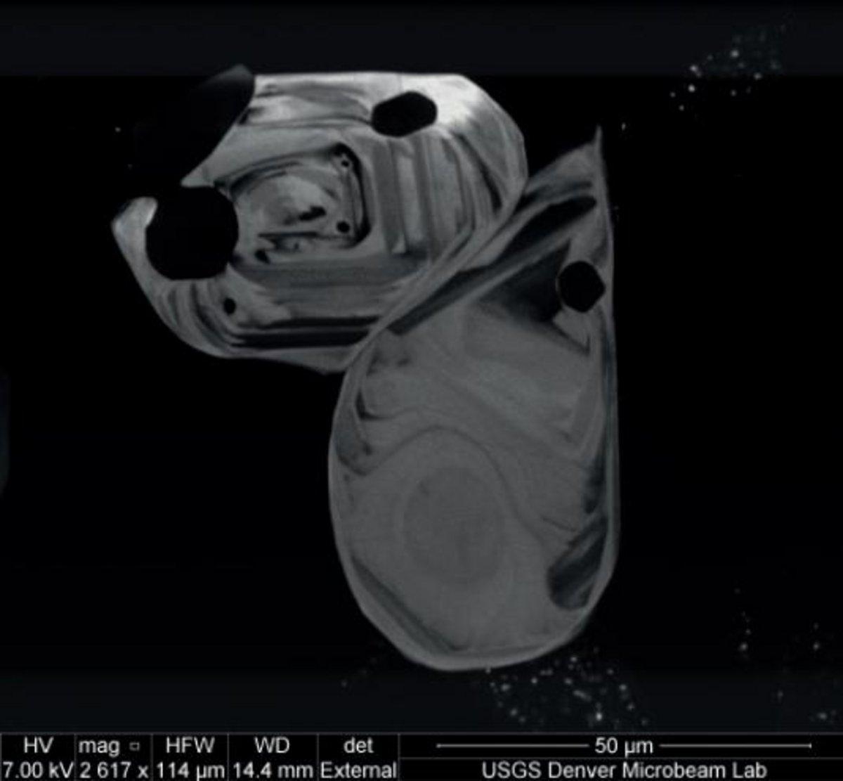 CL Panchromatic image: Zircon sample