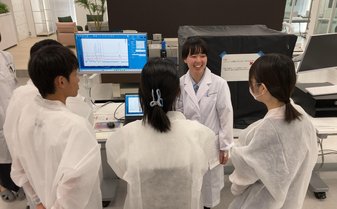高校生向け夏のオープンラボを開催 はかるとわかる！くらしの不思議を光で解き明かそう