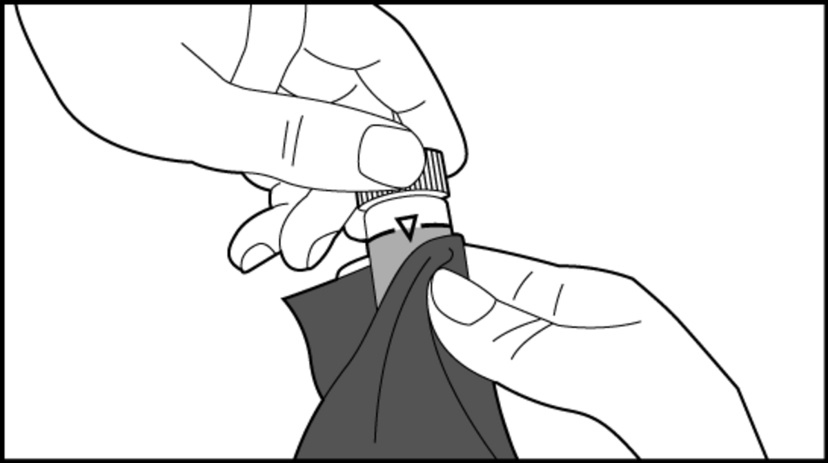 Illustration: Step 4 - Use the provided microfibre cloth to clean the vial surface before measurement