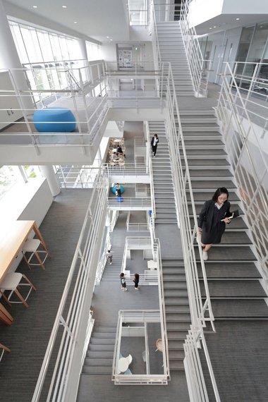 びわこ工場の吹き抜け階段 びわこ工場の吹き抜け階段