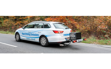 受賞した技術を用いた製品「車載型排ガス計測システムOBS-ONE」