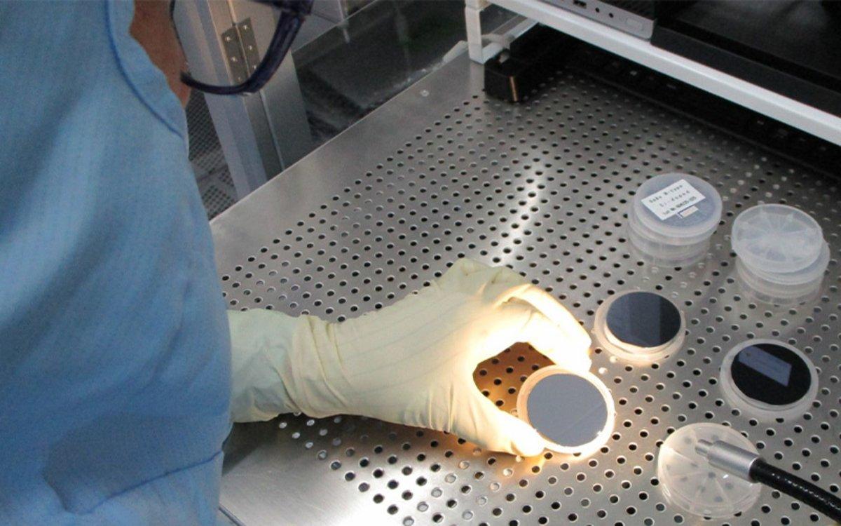 IRLAM 分析計 構成部品の製造現場