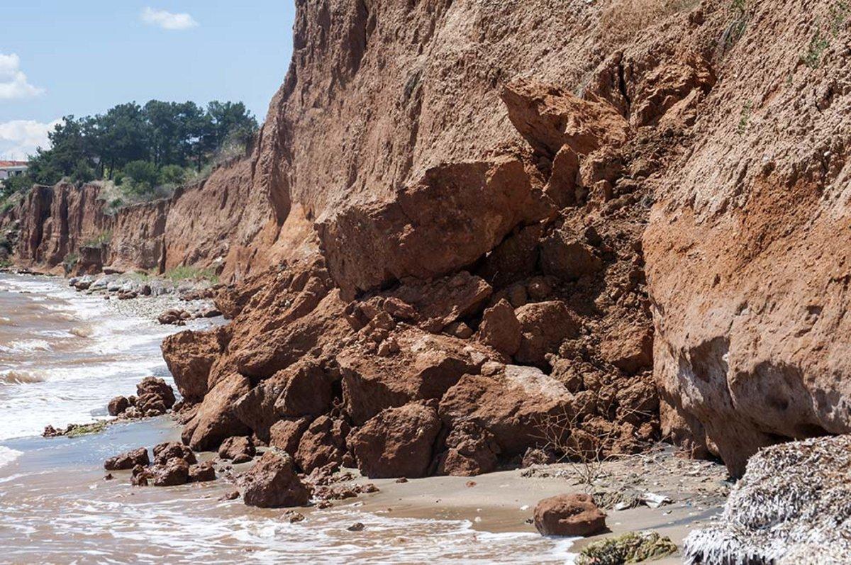 Fluorescence spectroscopy helps combat coastal erosion