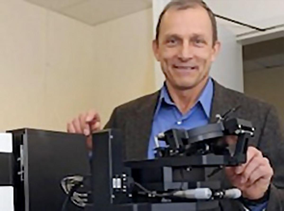 纽约州立大学奥尔巴尼分校化学系莱德涅夫教授