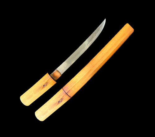 Non-destructive elemental analysis on a Japanese sword by micro-XRF with a super large chamber