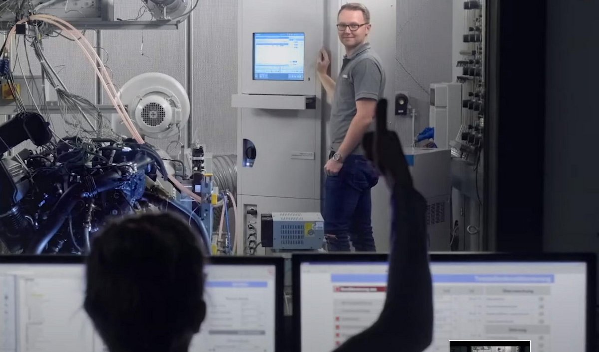 Heavy-duty vehicle test cell at HORIBA Automotive