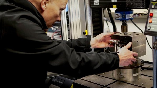 HORIBA Service Calibration | ISO 17025-accredited services to preserve measurement precision